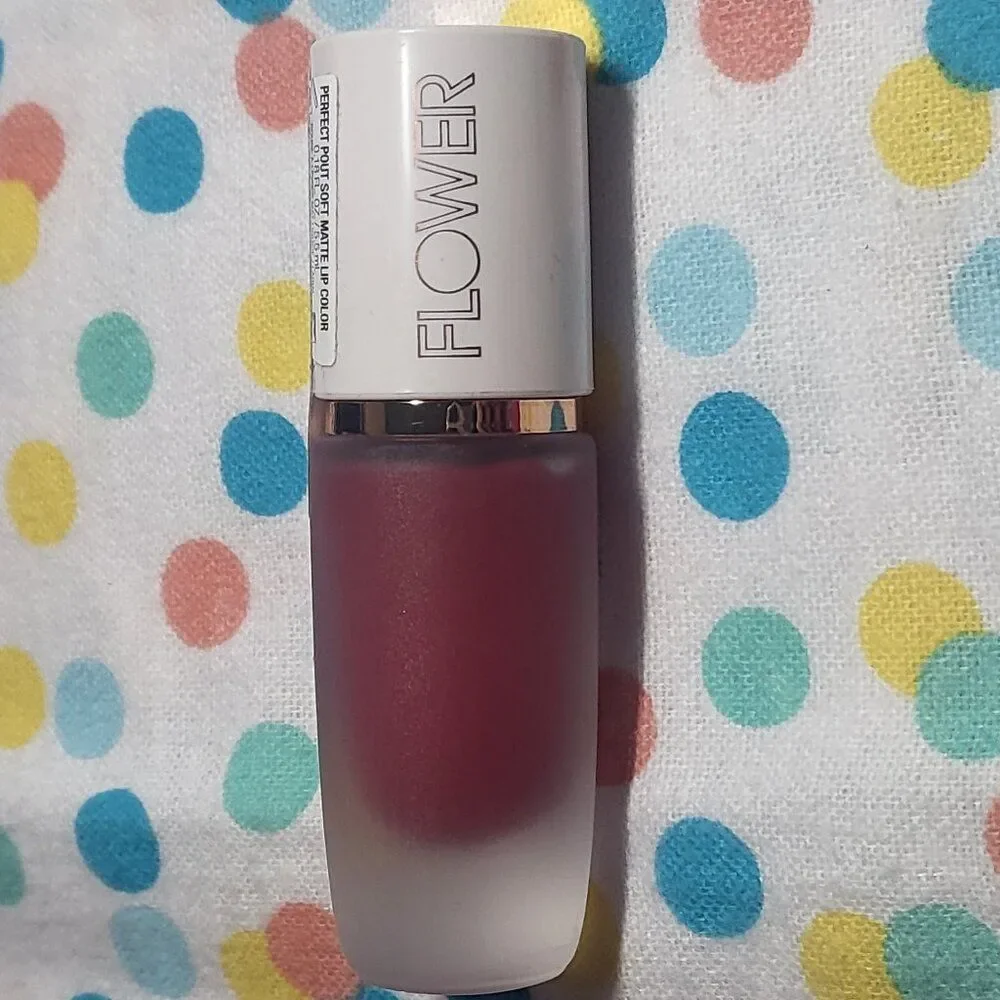By Drew Barrymore Flower Perfect Pout Soft Matte Lip Color